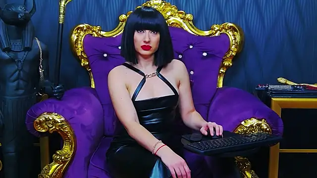 Snapshot of LaraMaeve chatting on October 24, 4:44 am LaraMaeve online show from October 24, 4:44 am