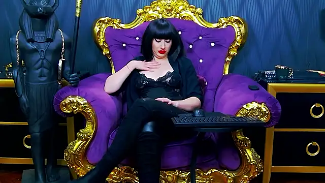 LaraMaeve online show from March 12, 6:17 am