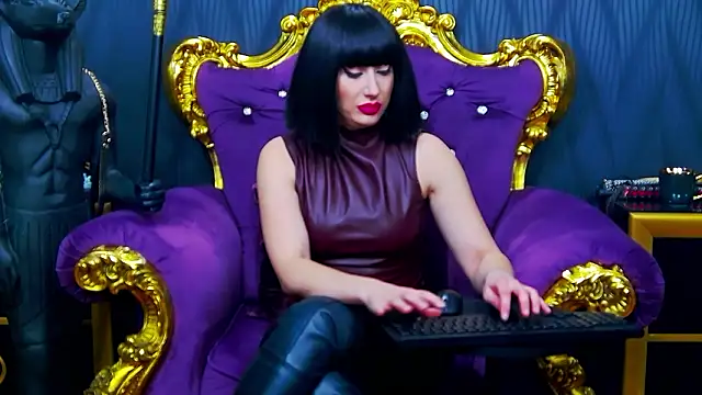 Snapshot of LaraMaeve chatting on February 12, 5:29 am LaraMaeve online show from February 12, 5:29 am