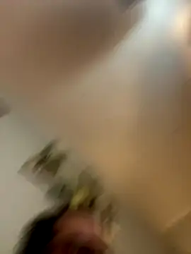 Snapshot of Lilbig_24 chatting on December 18, 3:27 pm Lilbig 24 online show from December 18, 3:27 pm