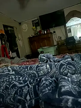 Snapshot of Lilbig_24 chatting on October 15, 4:55 am Lilbig 24 online show from October 15, 4:55 am