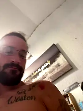 Snapshot of Lilbig_24 chatting on October 13, 5:31 am Lilbig 24 online show from October 13, 5:31 am