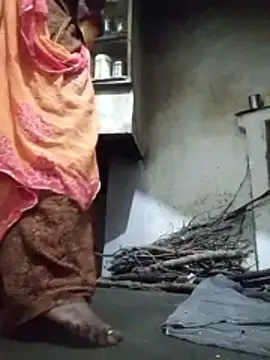 Snapshot of aunty_sumy chatting on October 28, 1:06 am aunty sumy online show from October 28, 1:06 am