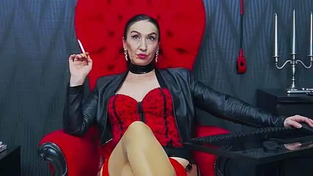 Snapshot of MistressDora chatting on February 12, 1:44 pm MistressDora online show from February 12, 1:44 pm