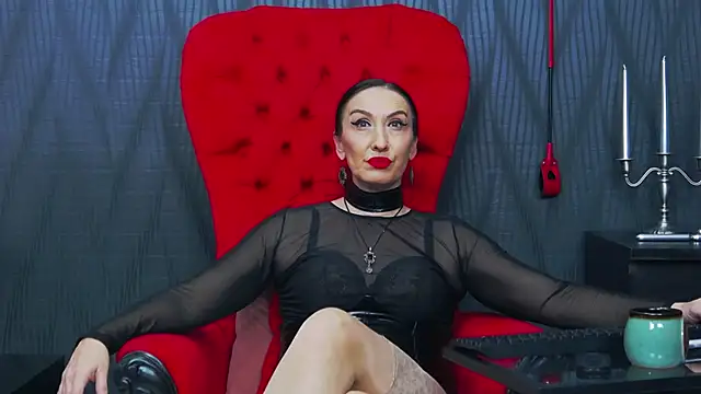 Snapshot of MistressDora chatting on February 11, 1:11 pm MistressDora online show from February 11, 1:11 pm