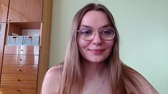 LooveELLYx online show from May 22, 2:26 pm