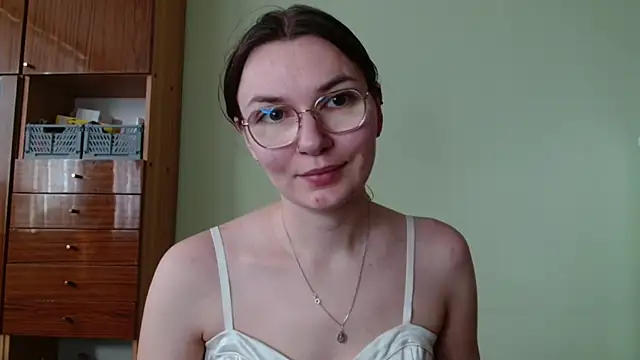 LooveELLYx online show from October 23, 1:32 pm