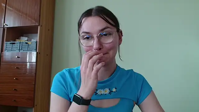 LooveELLYx online show from October 10, 6:36 am