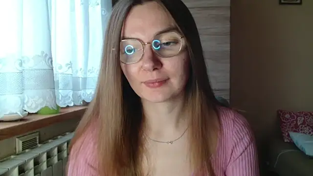 LooveELLYx online show from December 15, 7:25 am