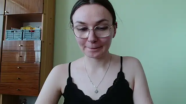 LooveELLYx online show from June 17, 1:32 pm