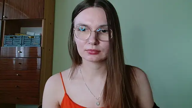 LooveELLYx online show from February 5, 2:35 pm