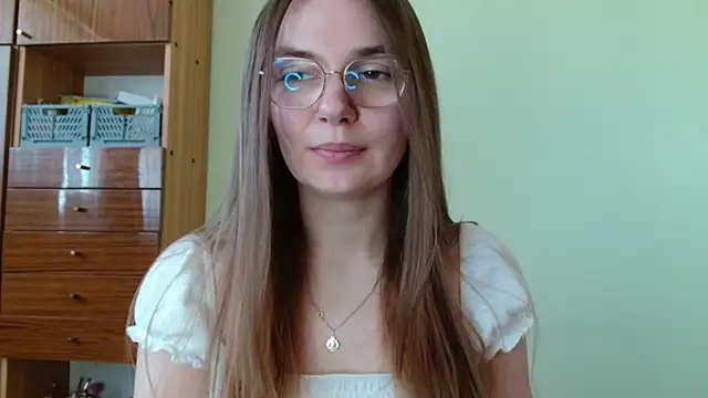 LooveELLYx online show from April 23, 6:42 am