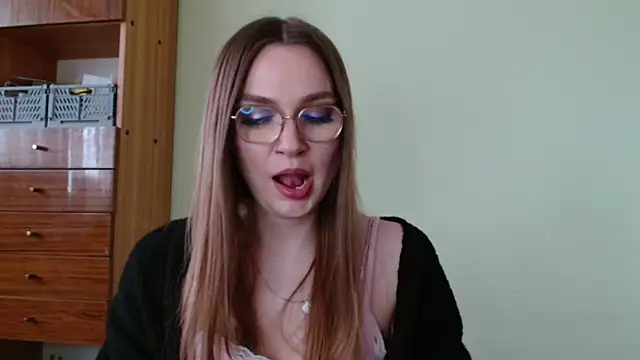LooveELLYx online show from March 25, 2:27 pm