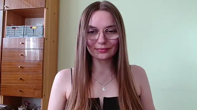 LooveELLYx online show from April 30, 1:40 pm