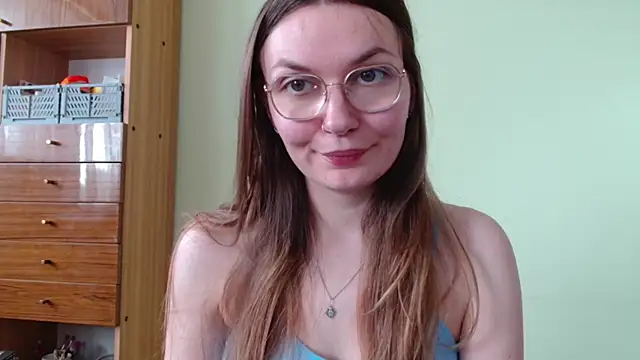 LooveELLYx online show from May 4, 1:47 pm
