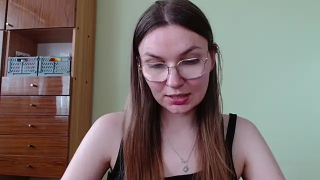 LooveELLYx online show from June 10, 1:34 pm