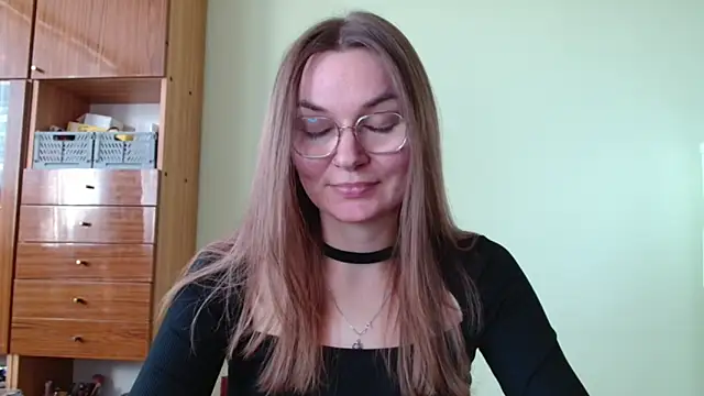 LooveELLYx online show from October 20, 1:33 pm