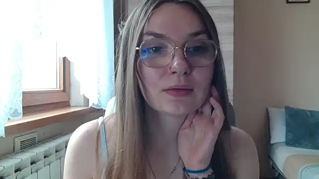 LooveELLYx online show from July 7, 6:47 am