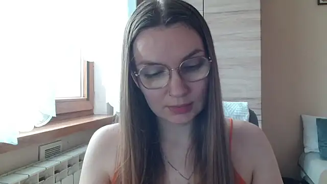 LooveELLYx online show from July 6, 6:31 am
