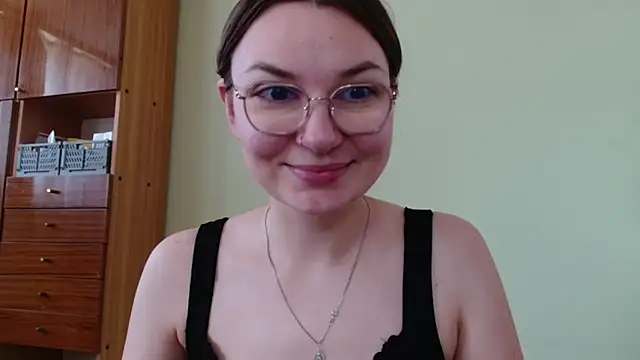 LooveELLYx online show from July 14, 6:40 am