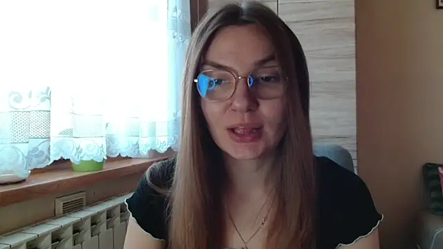 LooveELLYx online show from November 28, 7:30 am