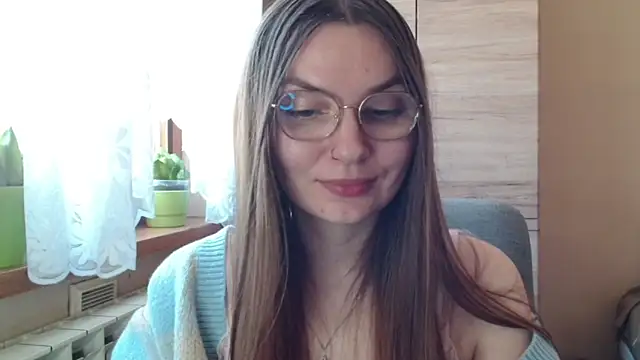 LooveELLYx online show from April 11, 7:45 am