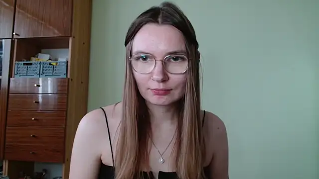 LooveELLYx online show from October 14, 1:45 pm