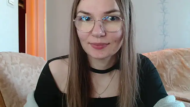 LooveELLYx online show from March 21, 7:55 am