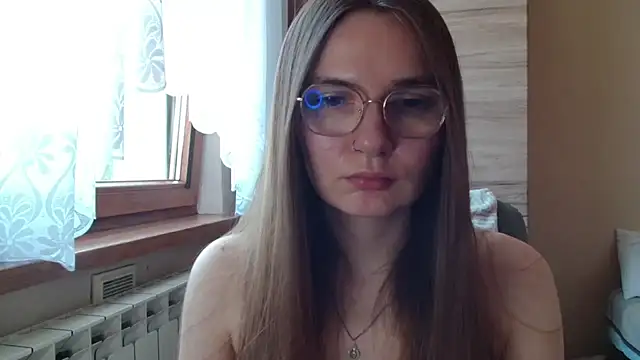 LooveELLYx online show from June 27, 6:30 am