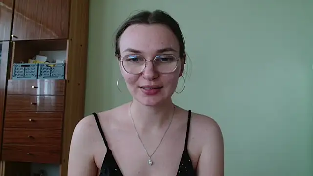 LooveELLYx online show from October 6, 1:34 pm