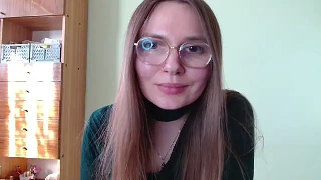 LooveELLYx online show from March 4, 2:25 pm