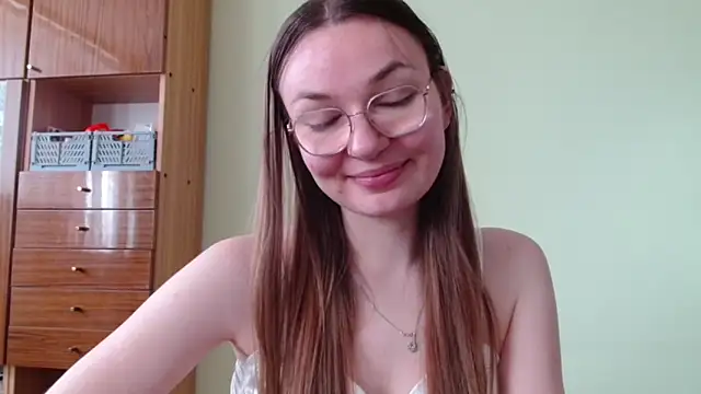 LooveELLYx online show from May 12, 2:01 pm