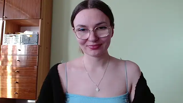 LooveELLYx online show from February 19, 2:25 pm