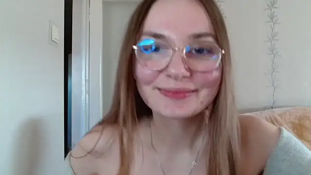 LooveELLYx online show from March 18, 2:39 pm