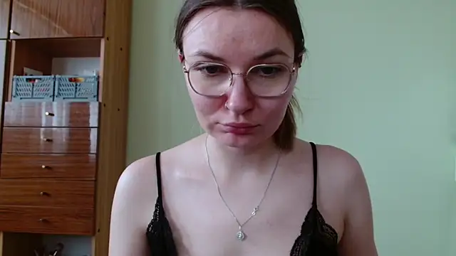 LooveELLYx online show from May 24, 1:44 pm