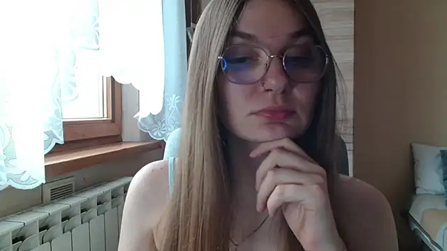 LooveELLYx online show from July 1, 1:22 pm