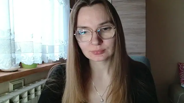 LooveELLYx online show from December 5, 7:29 am