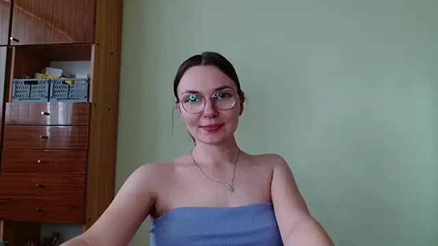 LooveELLYx online show from September 22, 1:28 pm
