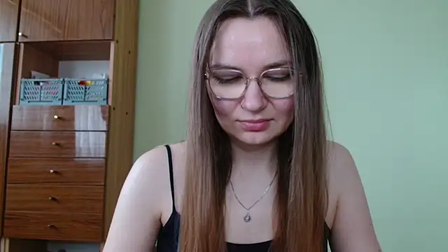 LooveELLYx online show from June 5, 6:29 am