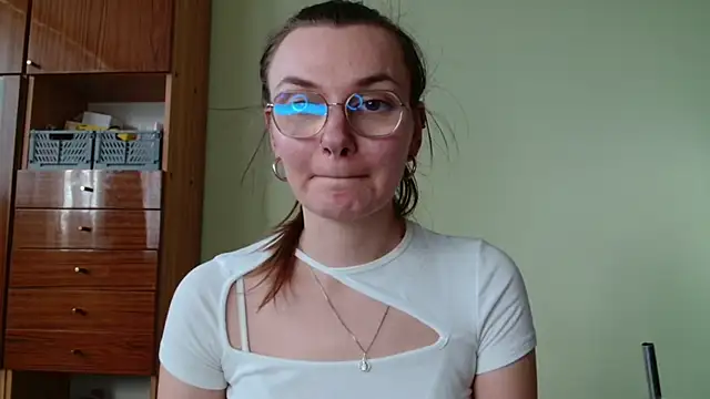 LooveELLYx online show from October 1, 1:37 pm