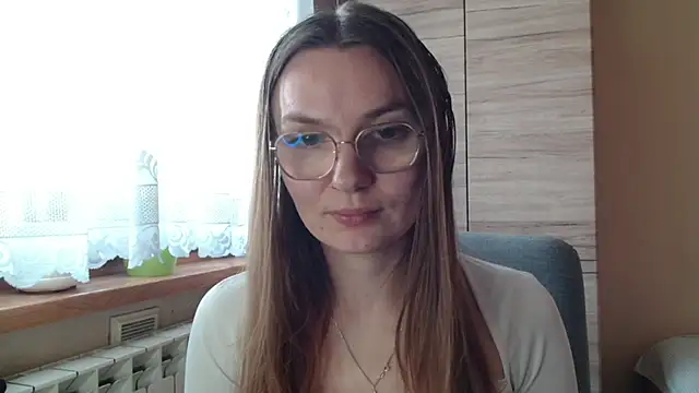 LooveELLYx online show from November 13, 7:45 am