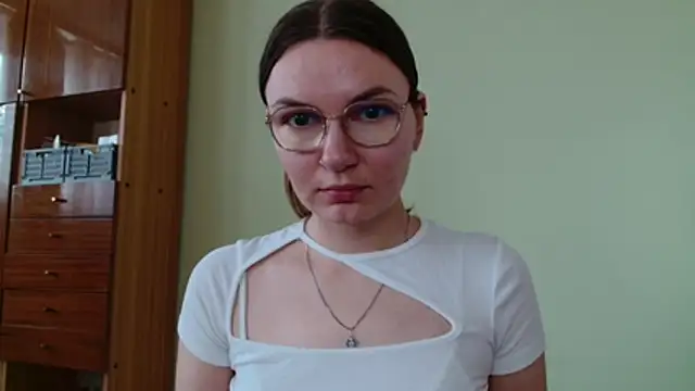 LooveELLYx online show from July 15, 6:31 am