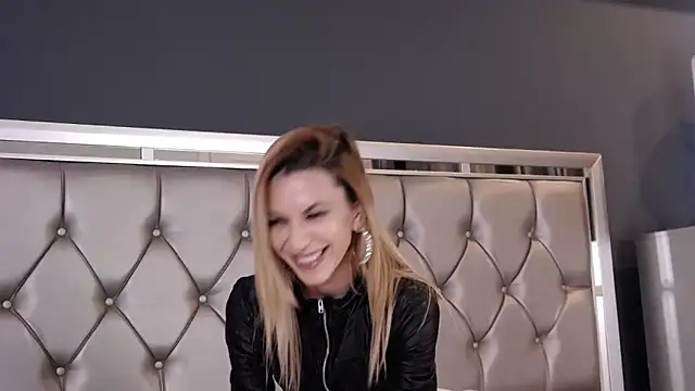 Snapshot of MayaHale chatting on June 18, 9:14 am MayaHale online show from June 18, 9:14 am