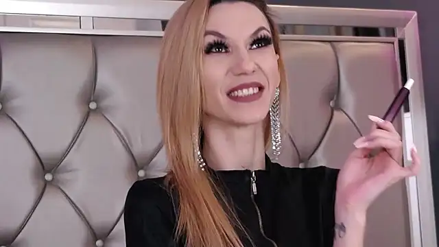 MayaHale online show from March 30, 11:01 am