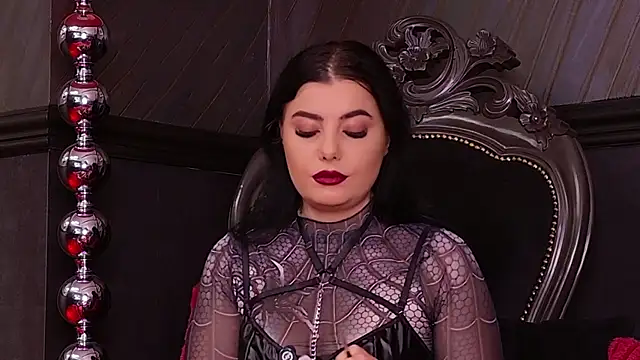 Snapshot of MistressEly chatting on June 13, 10:13 am MistressEly online show from June 13, 10:13 am