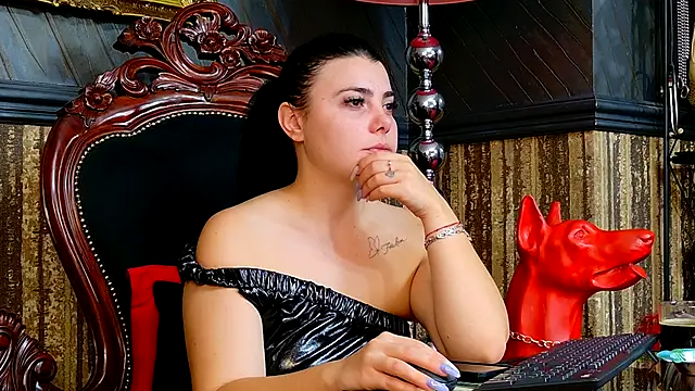 Snapshot of MistressEly chatting on September 15, 10:05 am MistressEly online show from September 15, 10:05 am