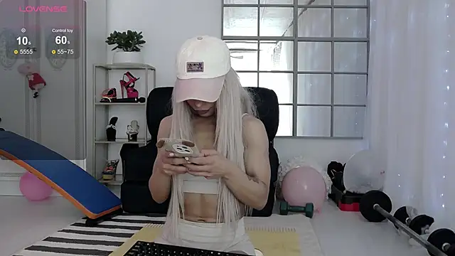 SarahRaynex online show from April 9, 12:00 pm