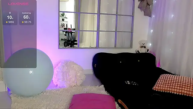 Snapshot of SarahRaynex chatting on May 15, 10:46 am SarahRaynex online show from May 15, 10:46 am