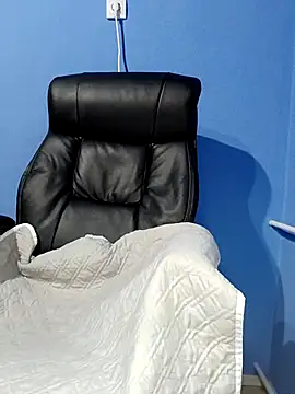 Snapshot of Lora85 chatting on February 3, 3:28 pm Lora85 online show from February 3, 3:28 pm