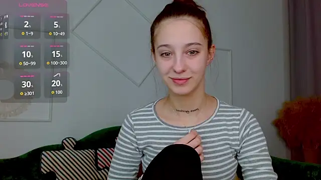 Snapshot of Little_cherryy__ chatting on October 13, 6:37 am Little cherryy online show from October 13, 6:37 am
